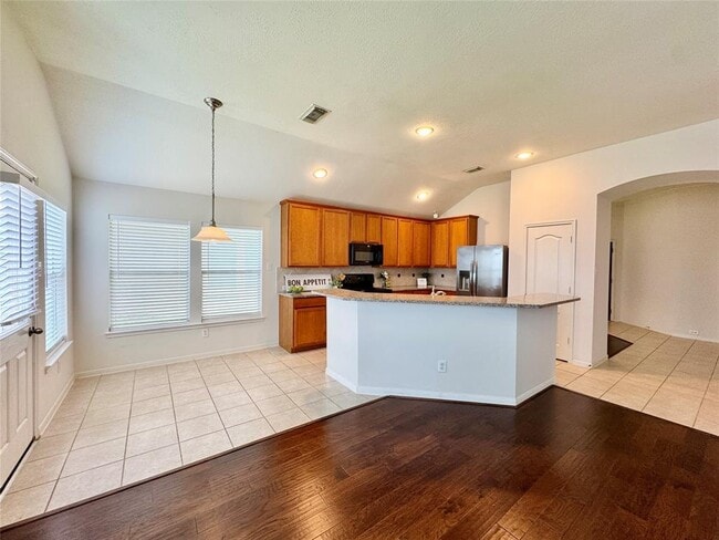 Building Photo - 2015 Lansing Cove Dr