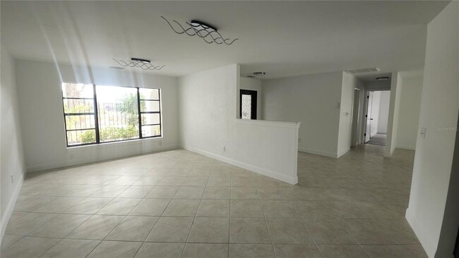 Building Photo - 2001 Country Club Ct