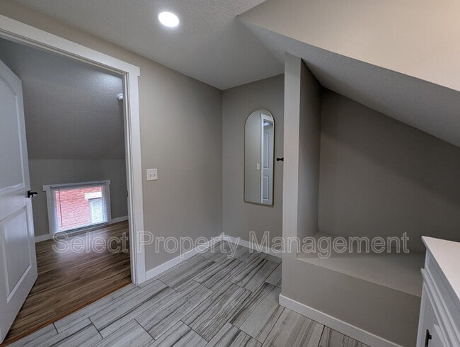 Building Photo - 601 Lavina St