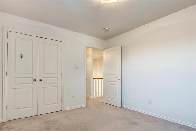 Building Photo - 2304 Greenview Dr