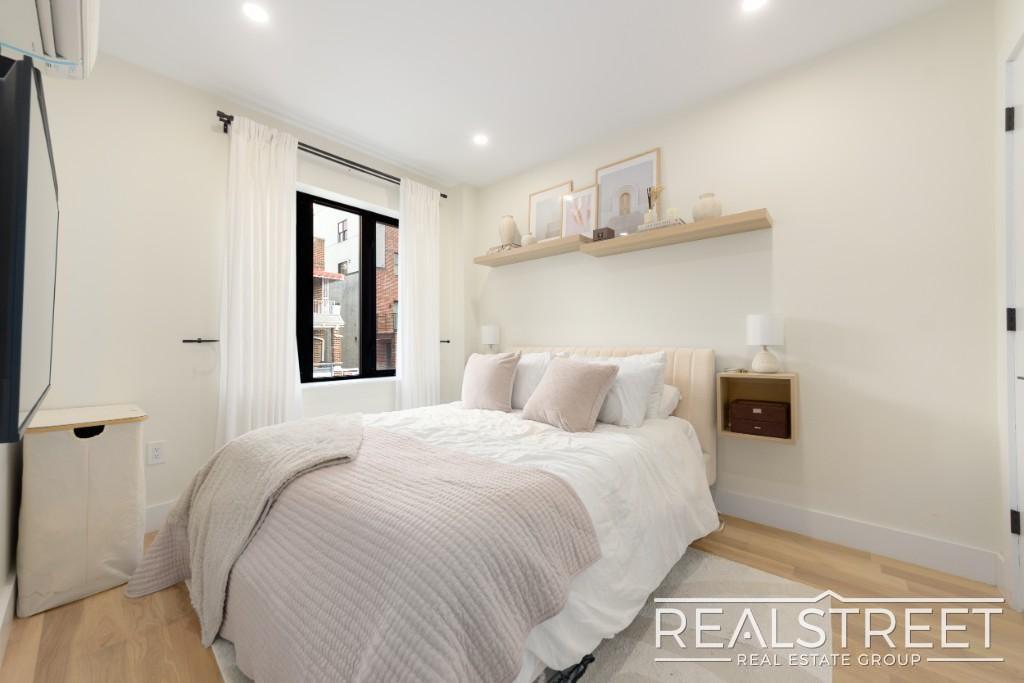 Building Photo - Brand New 2 bed with in unit WD Shared Roof and more!