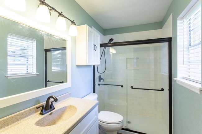 Building Photo - Beautiful 3 bedroom 2 bath home in Fountai...