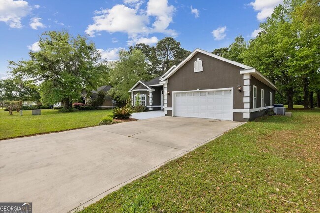 Building Photo - 124 Deerwood Village Dr