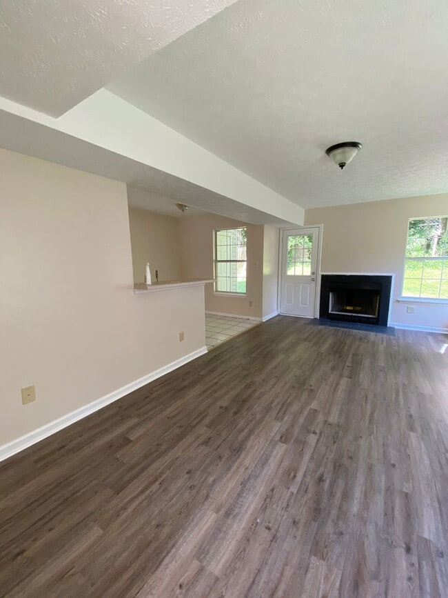 Building Photo - Raintree