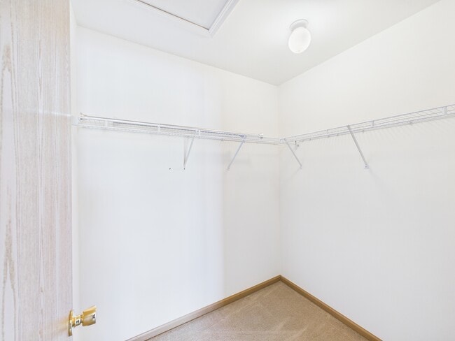 Building Photo - 917 Silverstone Dr