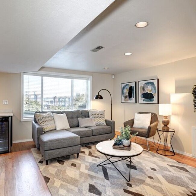 Building Photo - Beautiful 4 Bed, 3.5 Bath Rental home in S...