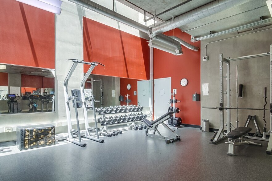 Building Photo - 321 10th Ave