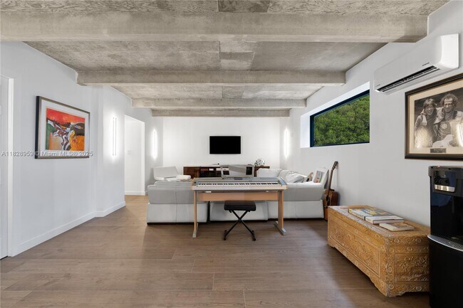 Building Photo - 325 Campana Ave