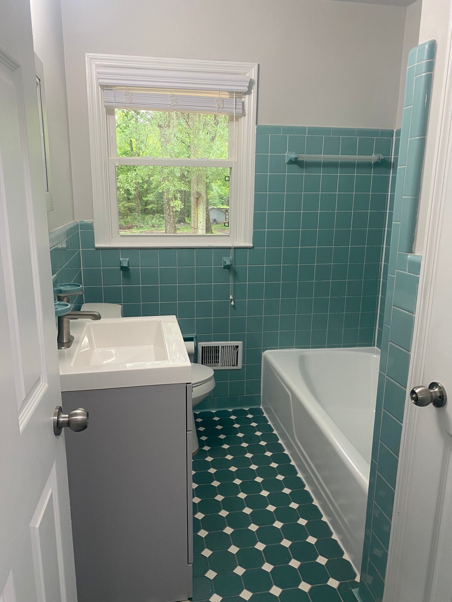 first floor bathroom - 851 Rockbridge Rd SW