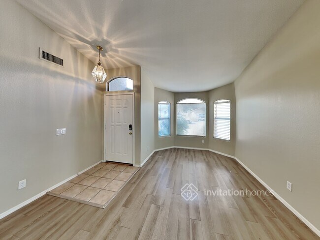 Building Photo - 1755 E Toledo St