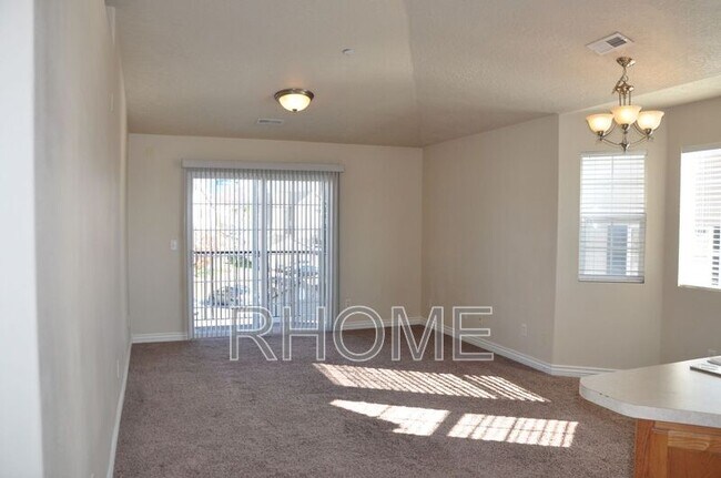 Building Photo - 1705 Westbury Way