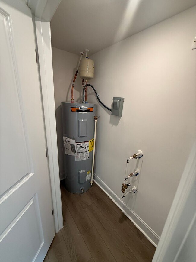 Building Photo - Brand New Townhome in the heart of Ballant...