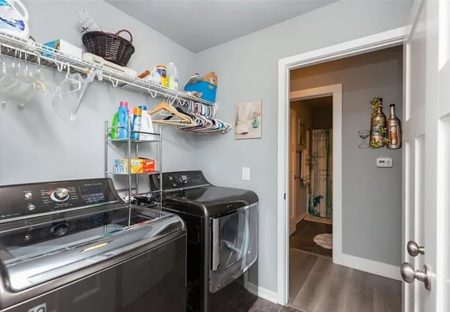 Building Photo - 5805 Pine Ct