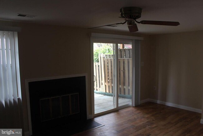 Building Photo - 611 Suffield Dr