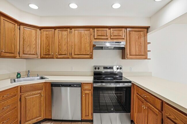 Building Photo - 59 School St