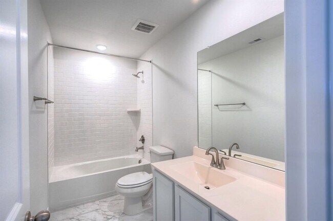 Building Photo - 22234 Delphin Grv Dr
