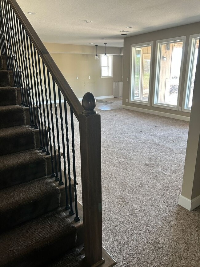 Building Photo - 4 bedroom house with a beautiful view!! **...