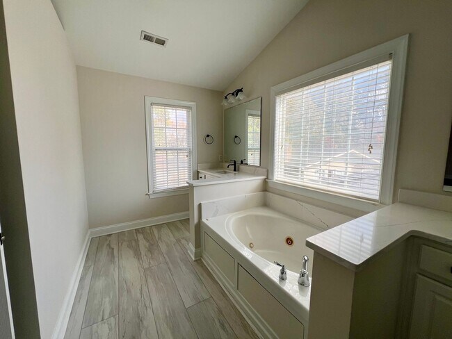 Building Photo - Four bedroom, 3.5 bath house in Elon!  Mus...