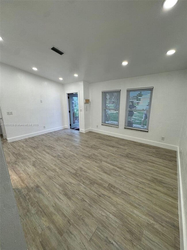 Building Photo - 2720 SW 11th Pl