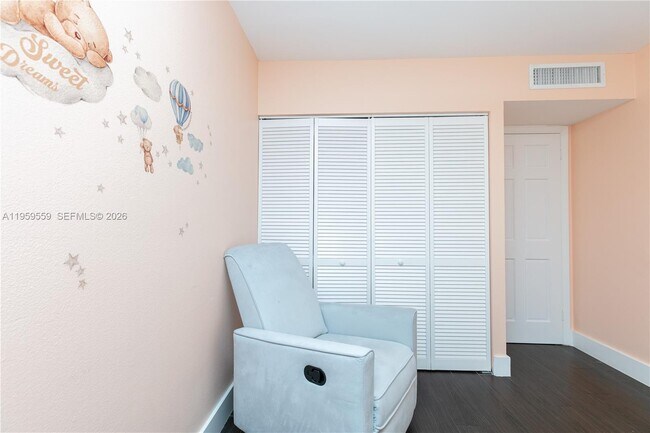 Building Photo - 20291 NE 30th Ave