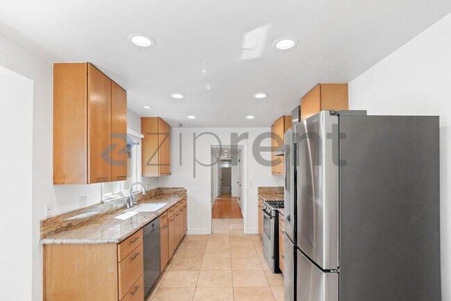 Building Photo - 3207 Forbes Ave