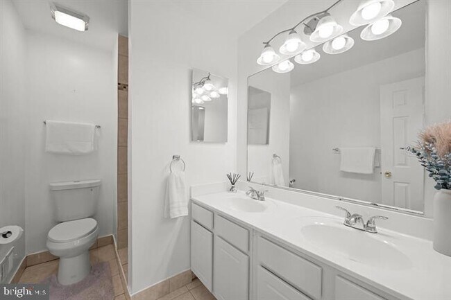 Building Photo - 10600 Vantage Ct