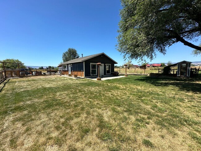 Building Photo - 802 Fields Rd