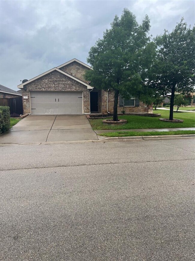 Building Photo - 300 Briar Park Dr