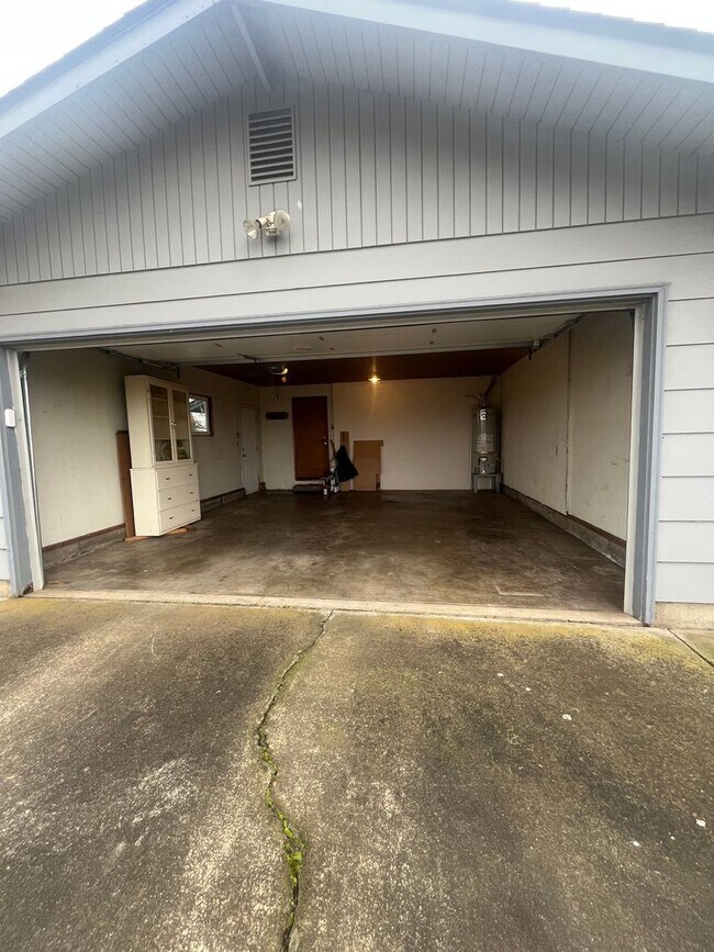 Building Photo - Country living just minutes from town!!! 3-Bed 2-Bath home