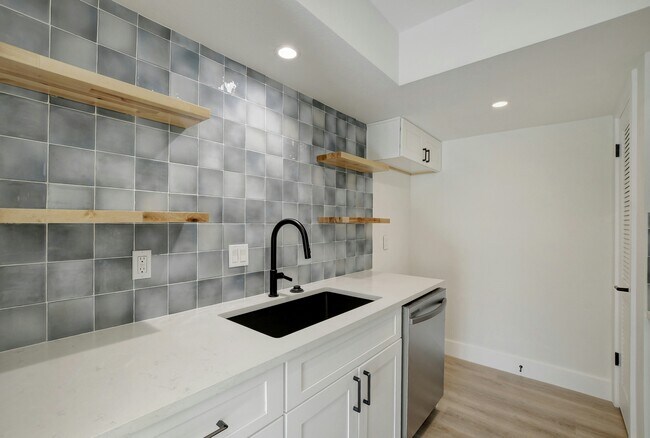 Building Photo - 1206 Hollow Creek Dr