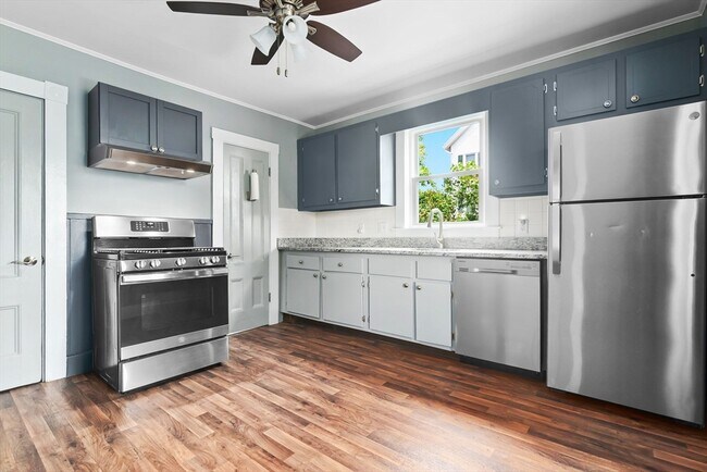 Building Photo - 17 Lothrop St