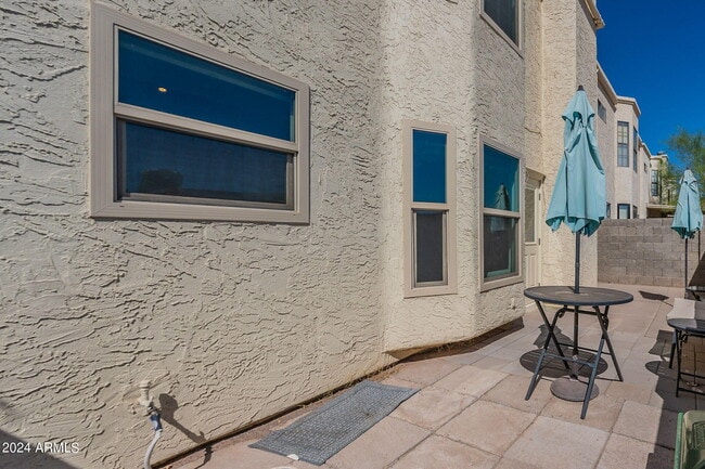 Building Photo - 820 W University Dr