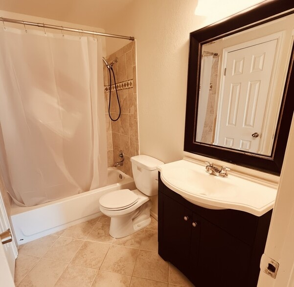 Building Photo - 5755 W Atlantic Pl