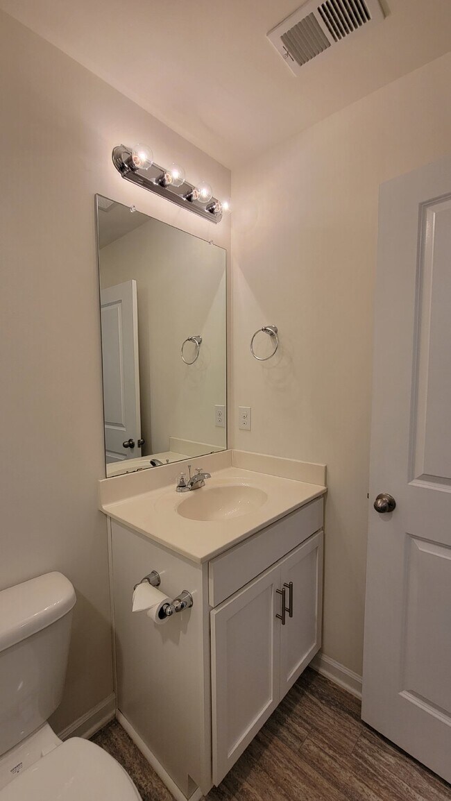 Building Photo - "Modern 3-Bedroom Multiplex with 3 Full Ba...