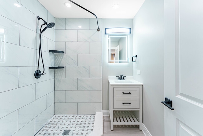 Building Photo - 4937 N Albany Ave