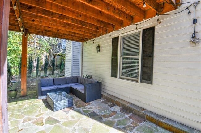 Building Photo - 1865 Oak Tree Hollow