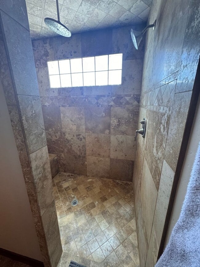 Building Photo - Gorgeous Fully Furnished rental on 1 acre, flexible lease term