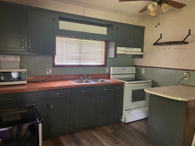 Building Photo - Fulton Street