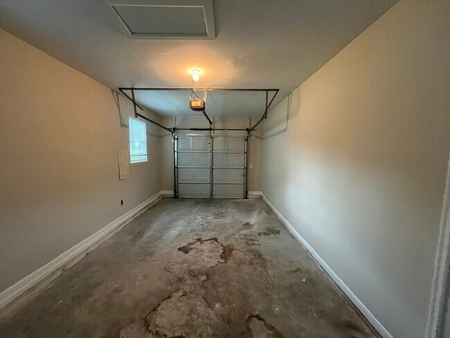 Building Photo - Stunning Newly Remodeled 4BR/2BA Home in Huntsville – Pet Friendly!