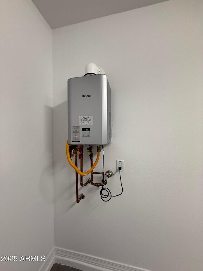 Building Photo - 10155 W Columbus Ave