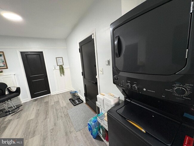 Building Photo - 165 35th St NE