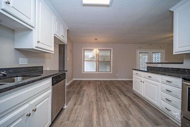 Building Photo - 2802 Evans Dr