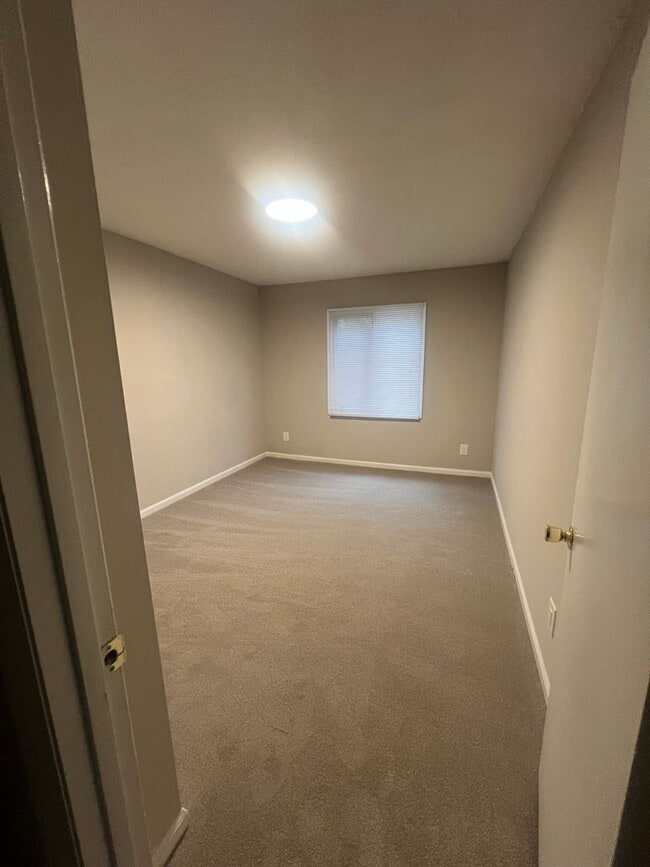 Building Photo - 3 Bedroom Townhome South Charlotte for $1700.00