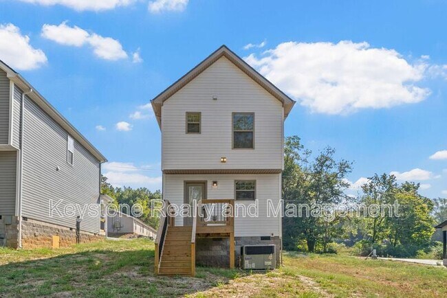 Building Photo - 174 Oak St