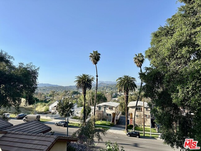 Building Photo - 1205 Oak Hill Ave