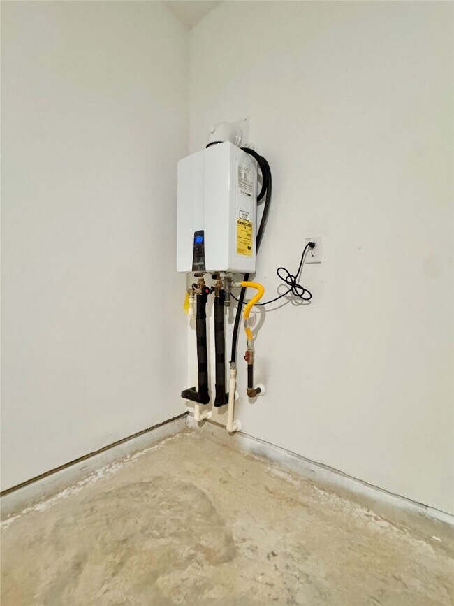 Building Photo - 14885 N Ascot Bnd Cir