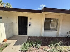 Building Photo - West Phoenix Townhome