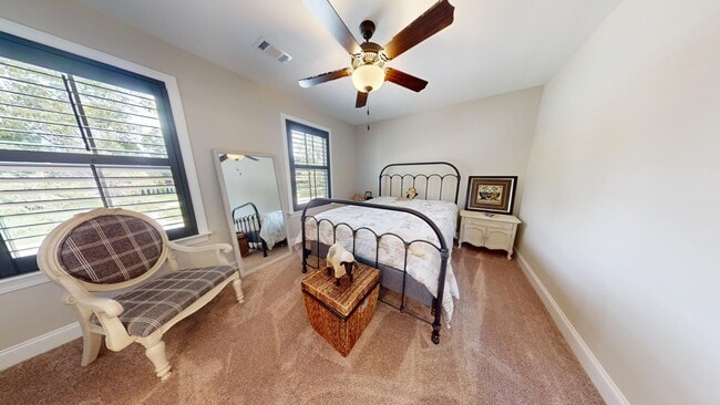 Building Photo - Like New Colonial Style Townhome close to Downtown Opelika