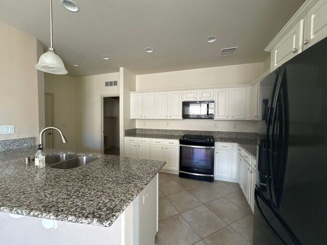 Building Photo - 55 + Community - 2 Bedroom Somersett Home - AVAILABLE 7/6!