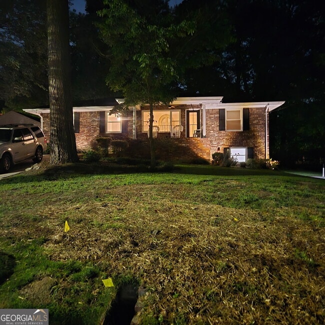 Building Photo - 302 Kelso Dr SW